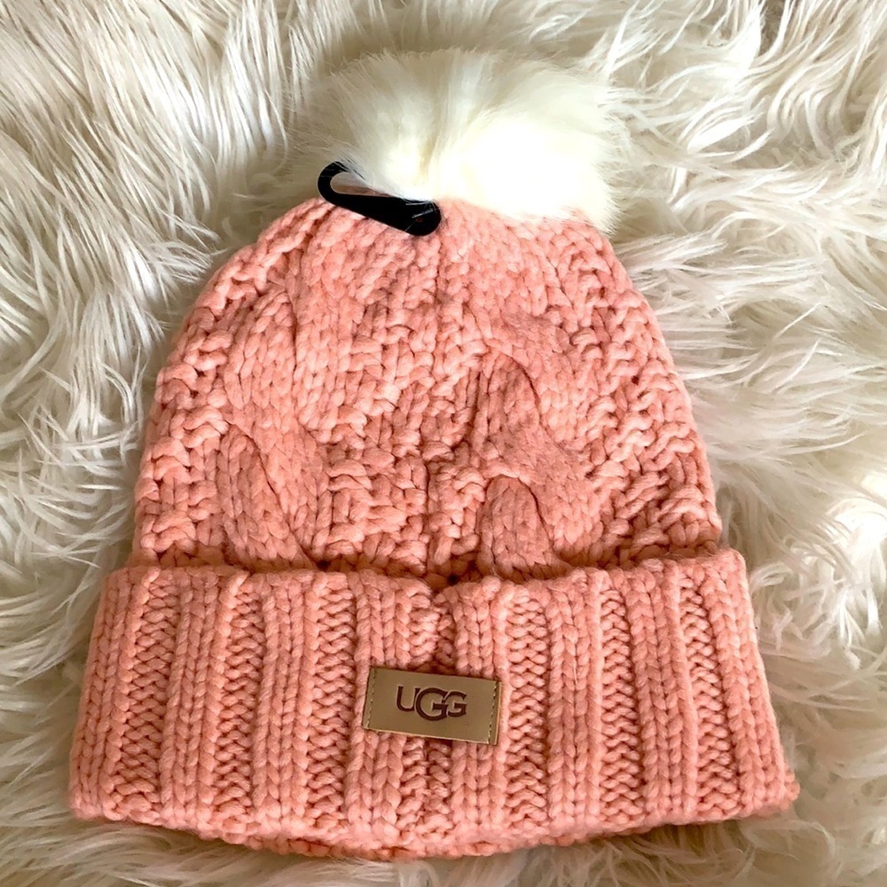 🎉HP🎉Adorable Pink UGG Knit with Faux Fur Pom Hat
